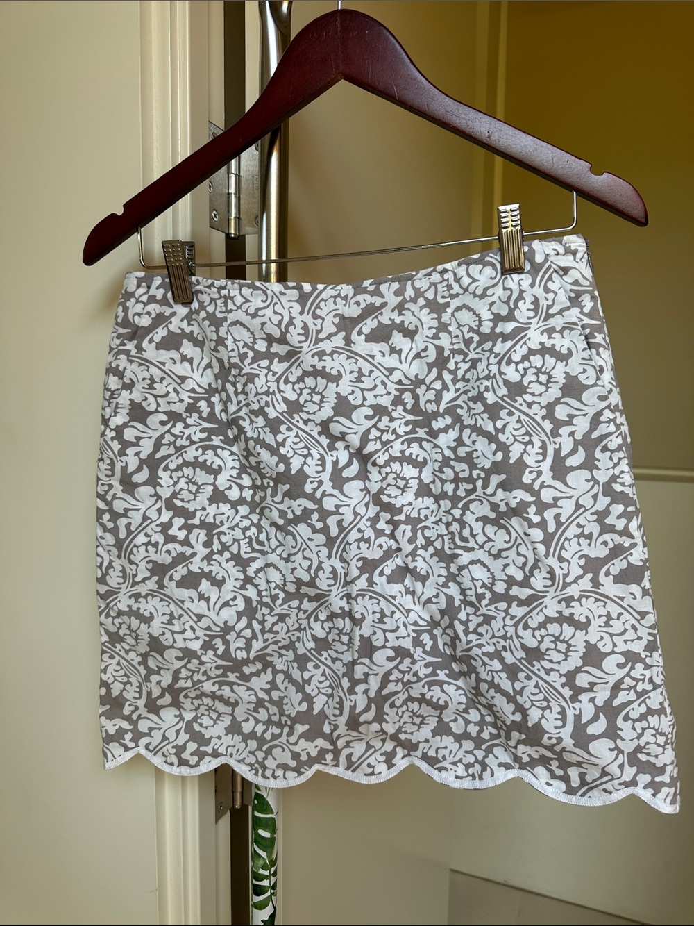 Scallop-Hem Mini Skirt in Taupe and White Floral Print